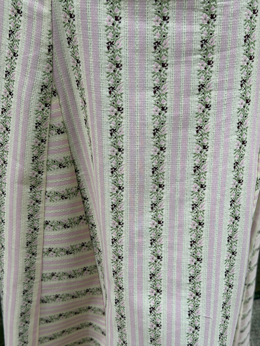 Falda bordada floral