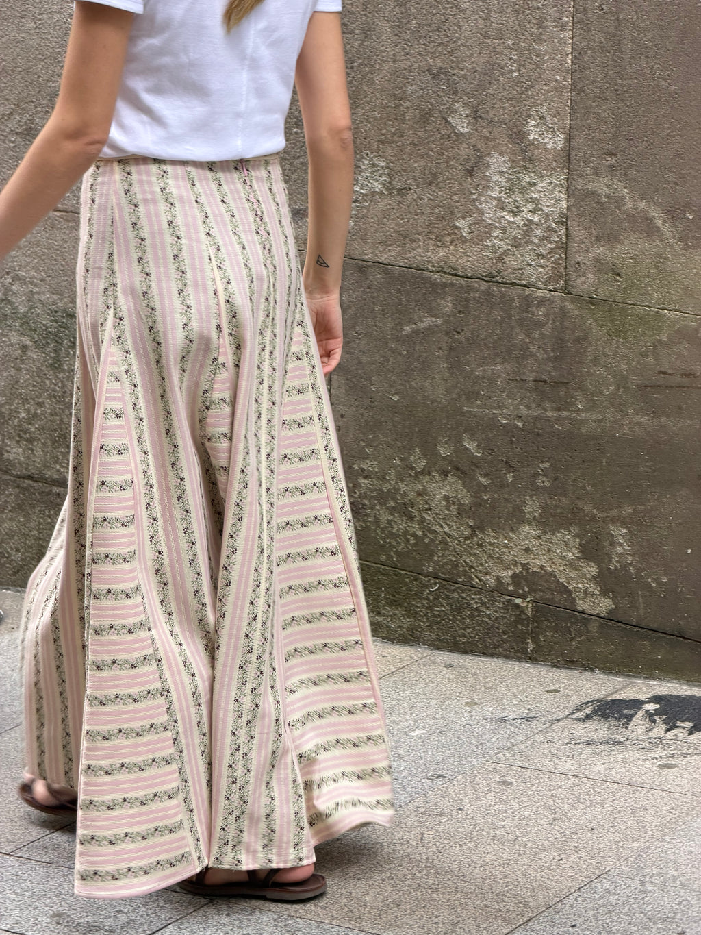 Falda bordada floral