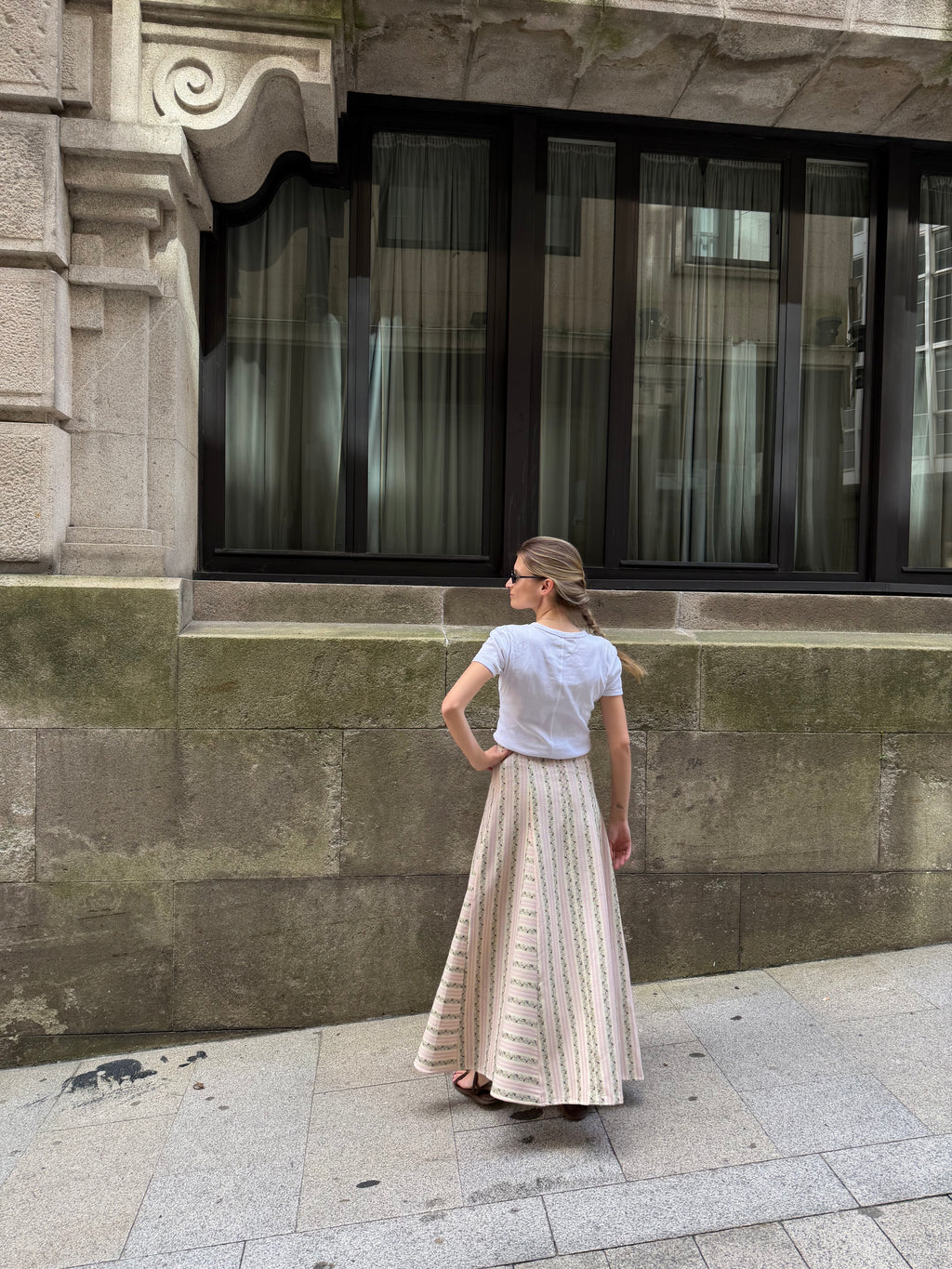 Falda bordada floral