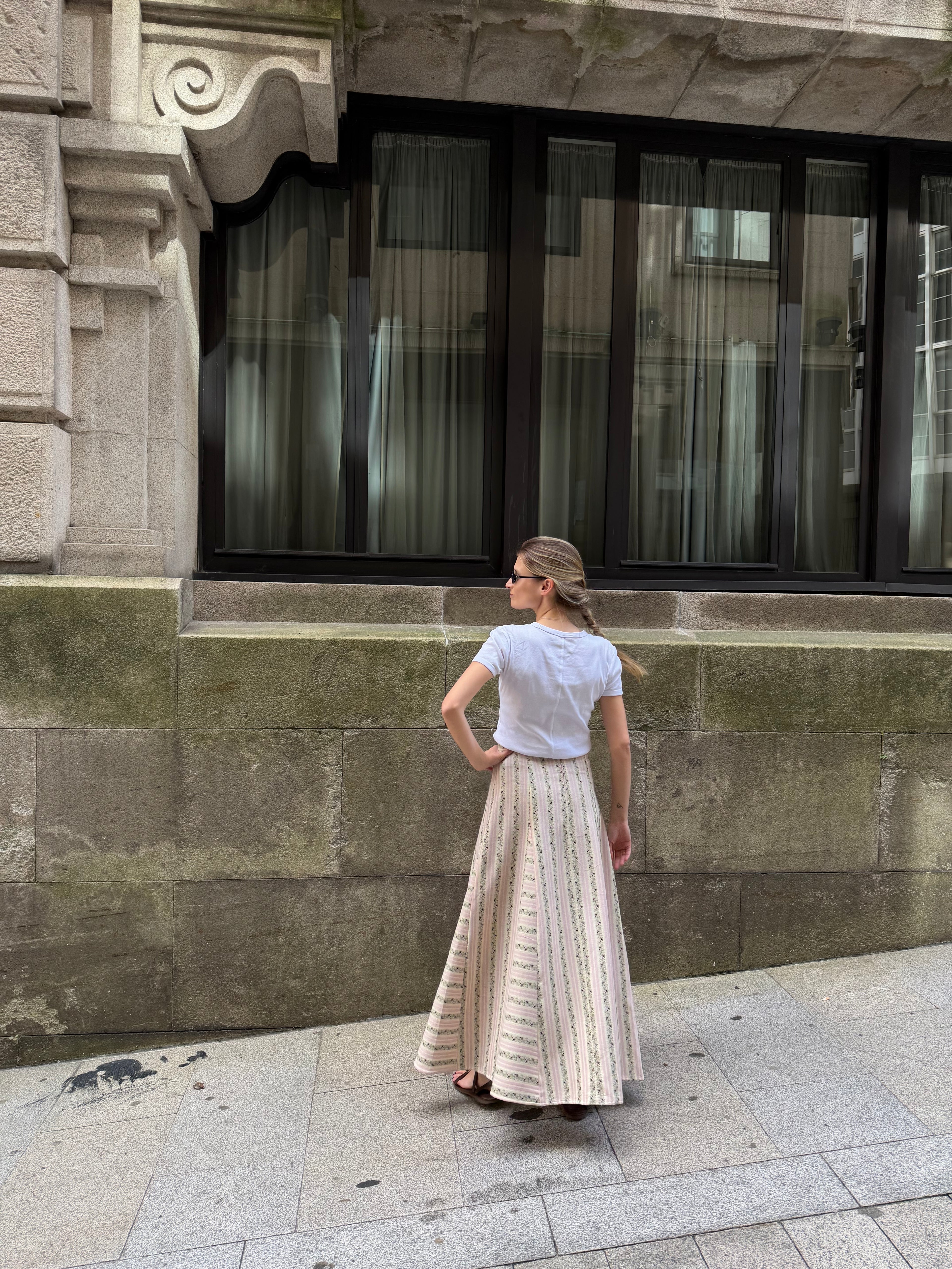 Falda bordada floral