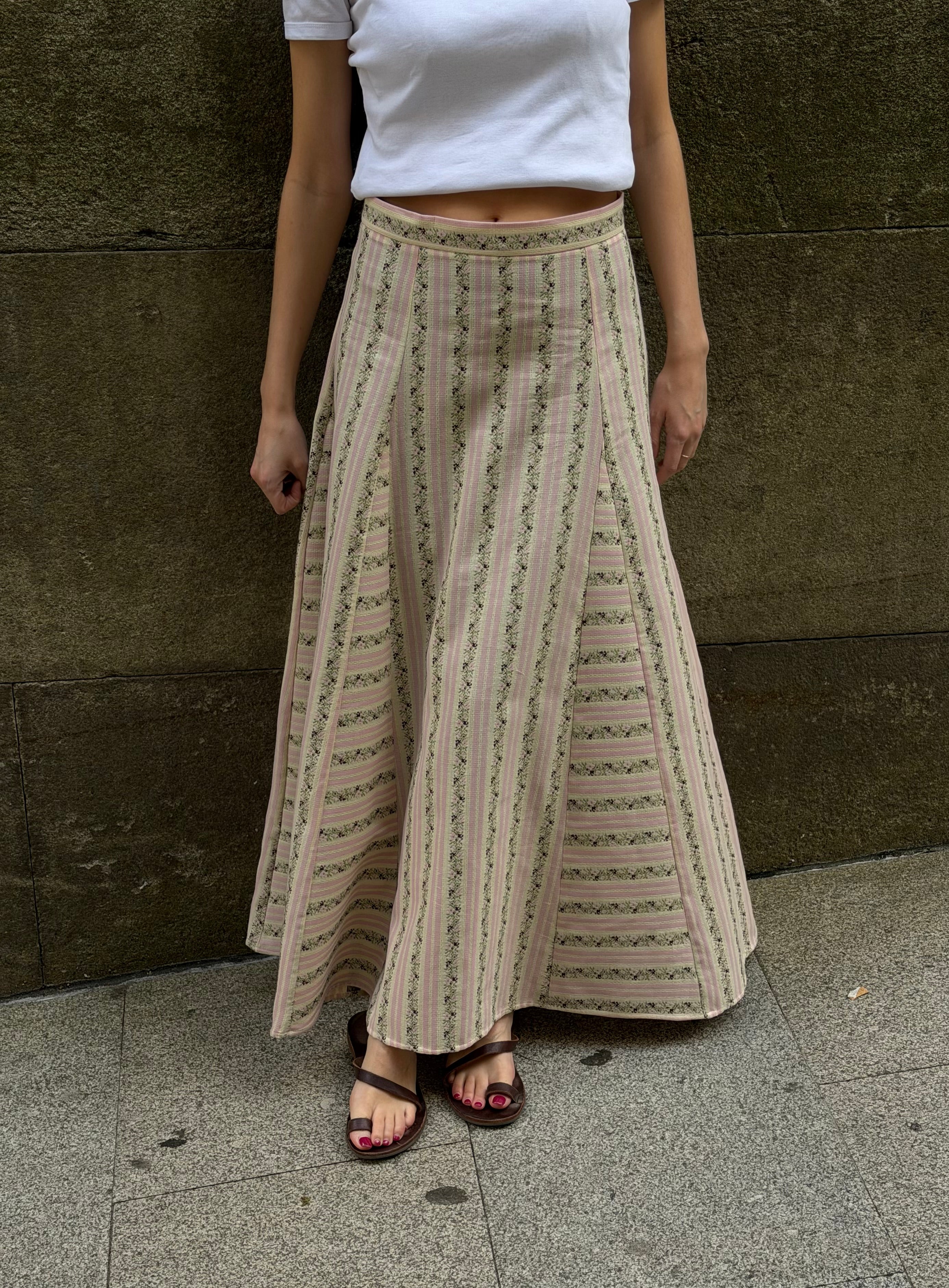 Falda bordada floral